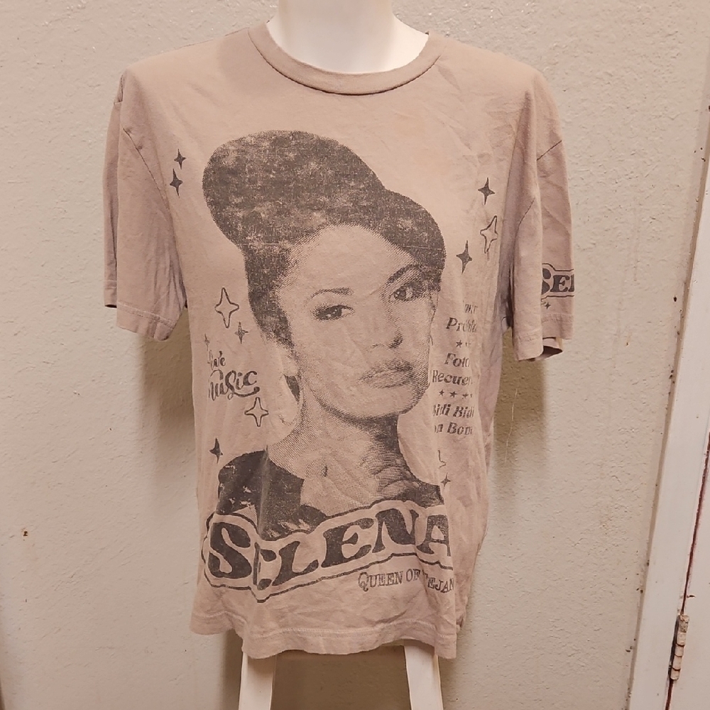 Selena Graphic Beige T-Shirt